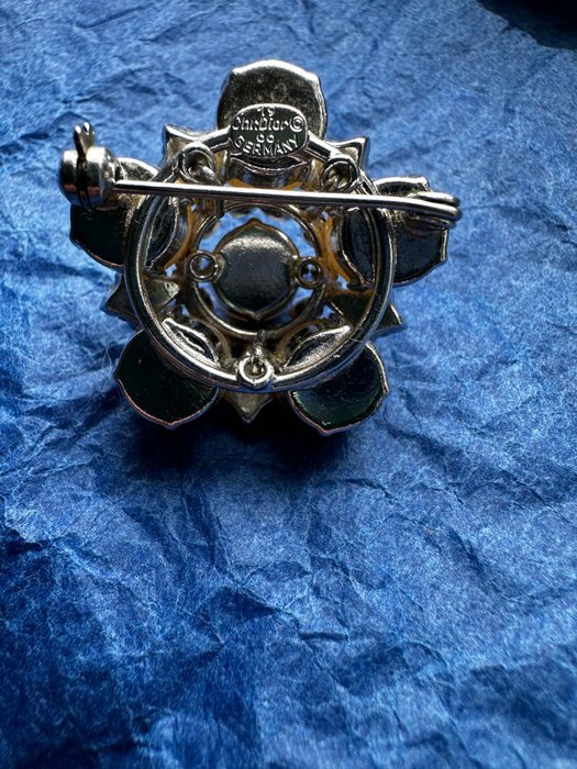 Christian Dior - Brooch Resin Synthetic gemstone - Synthetic gemstone - Image 3