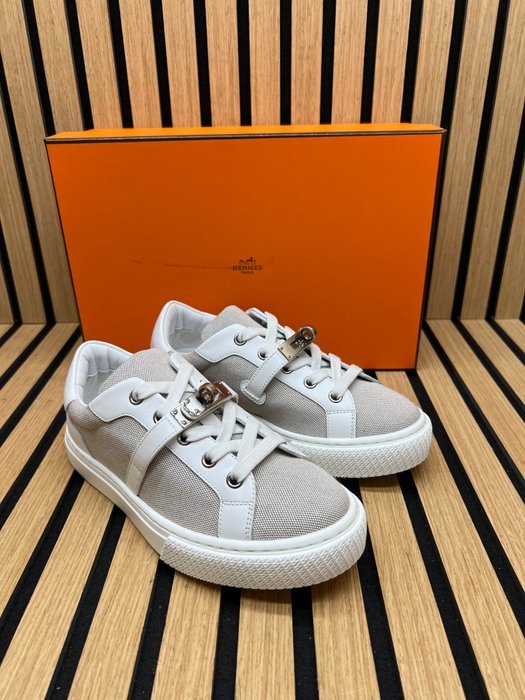 Hermès - day - Sneakers - Size: EU 35 - Image 3