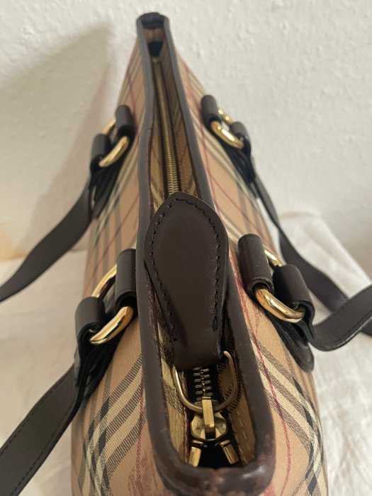 Burberry - Burberry London strong iconic Large Zip up bag - Handbag - Image 7