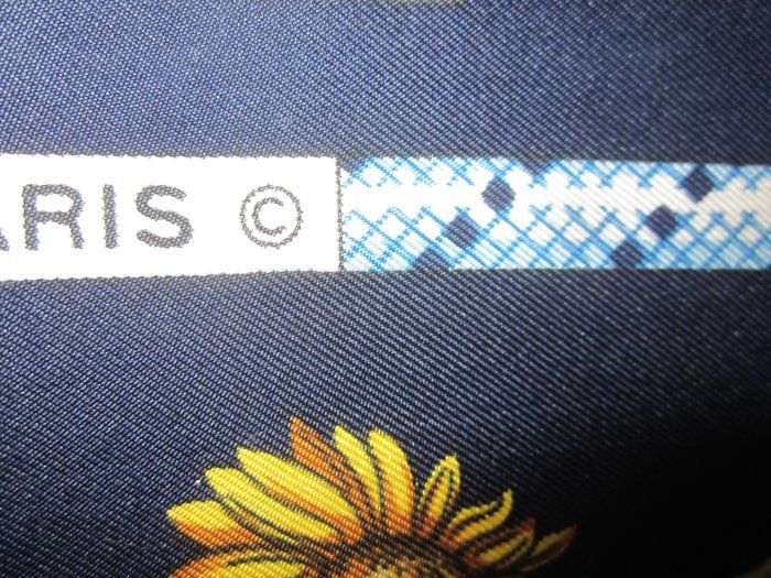 Hermès - FLEURS DE MONTAGNE DE C LATHAM DE 1982 - Foulard - Image 4