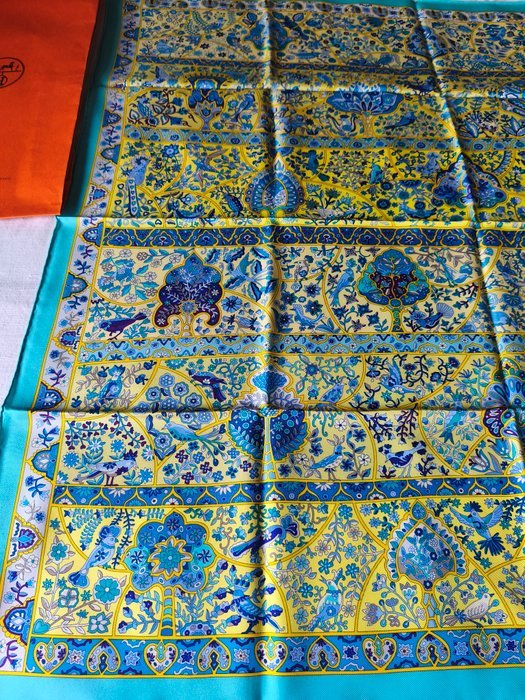Hermès - AU PAYS DES OISEAUX-FLEURS by Christine Henry, recherché - Foulard - Image 4