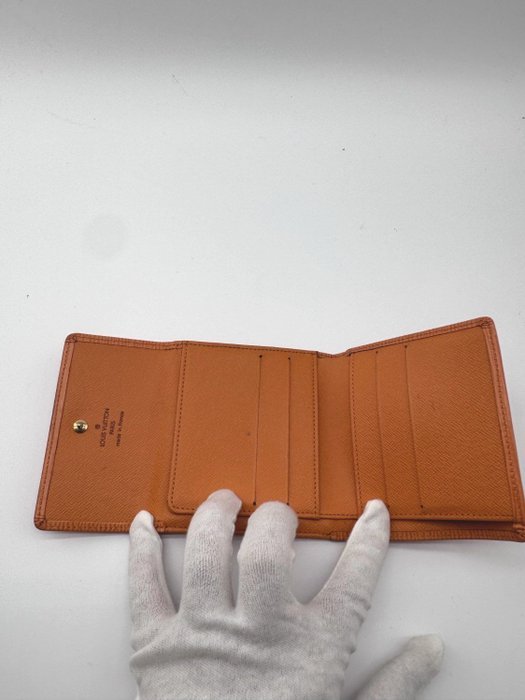 Louis Vuitton - Epi Leather Tri-fold Wallet - Wallet - Image 5