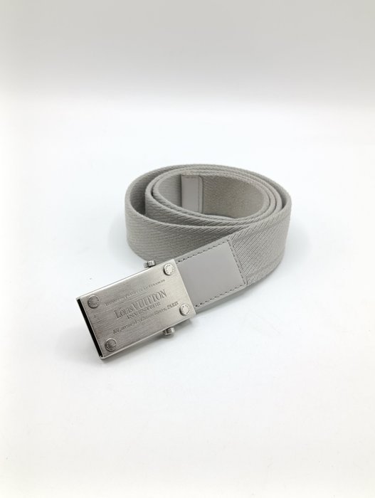 Louis Vuitton - M9702 - Belt