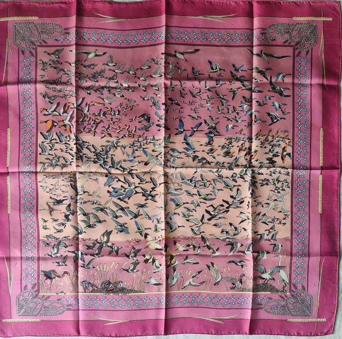 Hermès - LIBRES COMME L'AIR by Annie Faivre. Recherché - Foulard