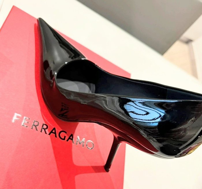 Salvatore Ferragamo - Pumps - Size: EU 37.5 - New in box