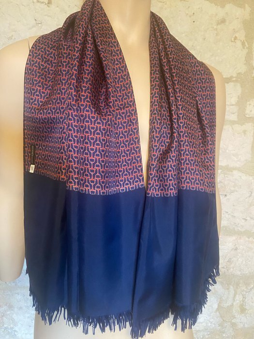 Hermès - Street Chic - Scarf - Image 6