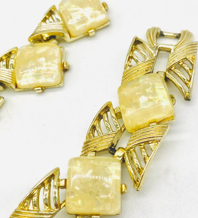 Coro - Metal, gold-colored, Lucite - 3 piece jewellery set - Image 7