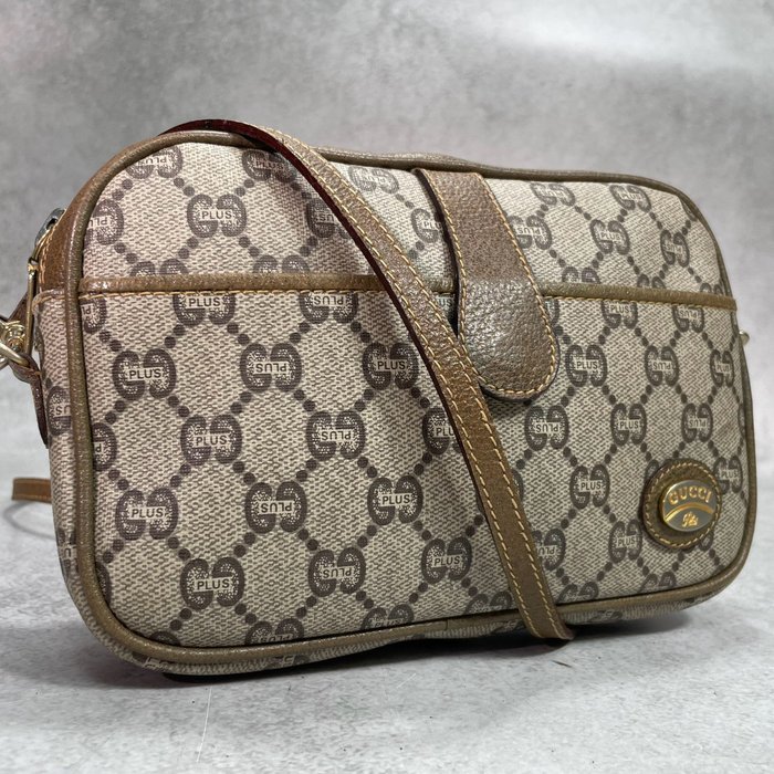 Gucci - GG Pattern. Gold Hardware - Crossbody bag