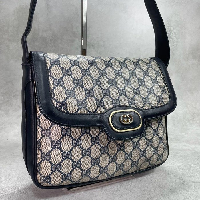 Gucci - GG Pattern. Gold Hardware - Shoulder bag