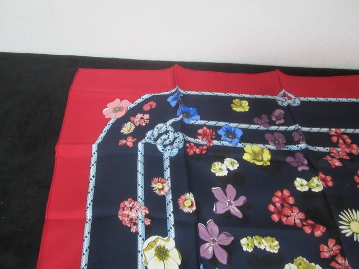Hermès - FLEURS DE MONTAGNE DE C LATHAM DE 1982 - Foulard - Image 6