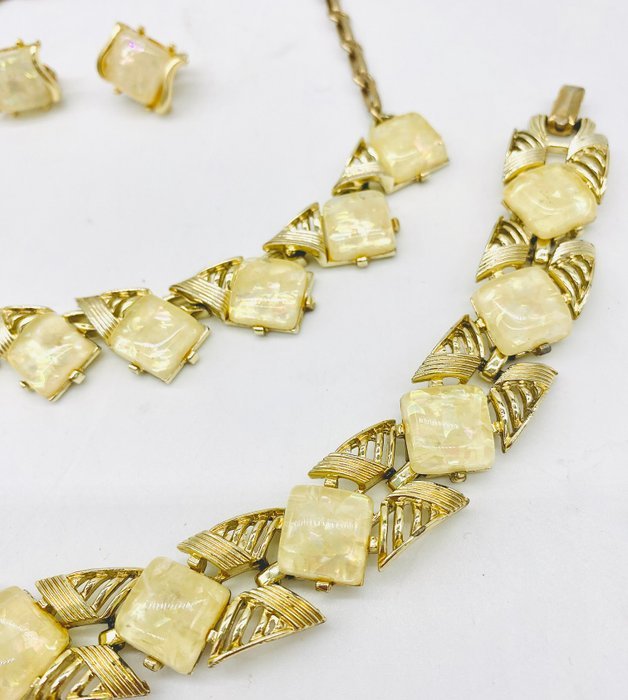 Coro - Metal, gold-colored, Lucite - 3 piece jewellery set - Image 3