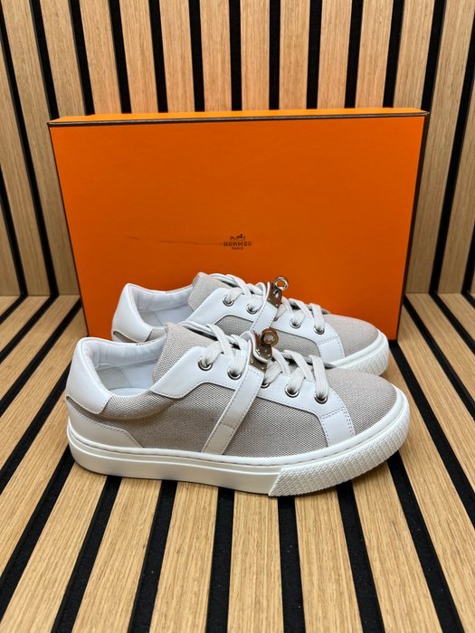 Hermès - day - Sneakers - Size: EU 35 - Image 2
