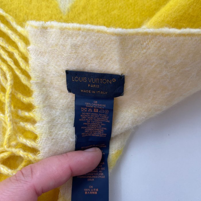Louis Vuitton - Scarf - Image 6