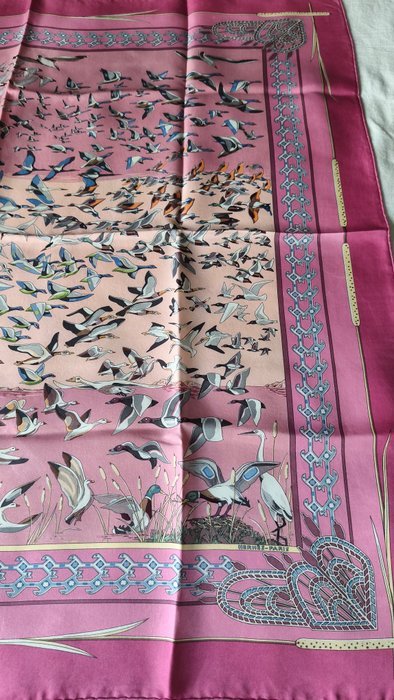 Hermès - LIBRES COMME L'AIR by Annie Faivre. Recherché - Foulard - Image 5