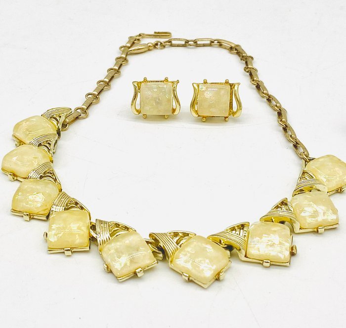 Coro - Metal, gold-colored, Lucite - 3 piece jewellery set - Image 4