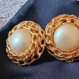 Chanel - Pearl - Gold-plated - Clip-on earrings