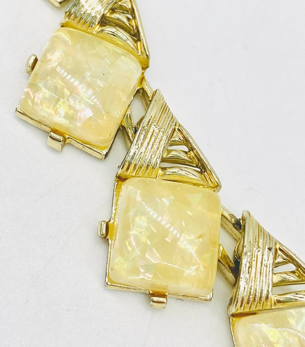 Coro - Metal, gold-colored, Lucite - 3 piece jewellery set - Image 6