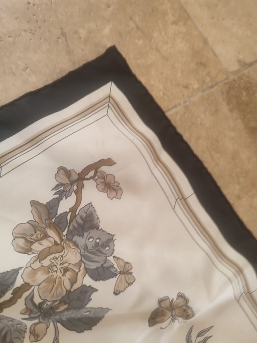 Hermès - quai aux fleurs - Foulard - Image 5