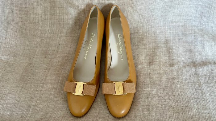 Salvatore Ferragamo - Heeled shoes - Size: EU 37.5