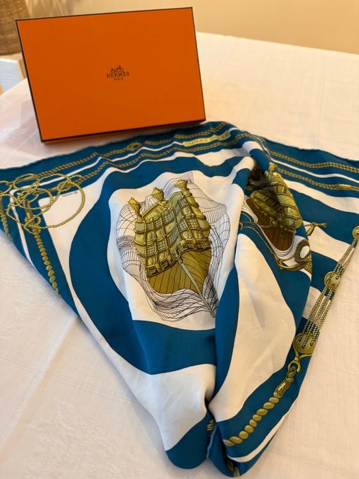 Hermès - Chateaux d'Arriere - Scarf - Image 5