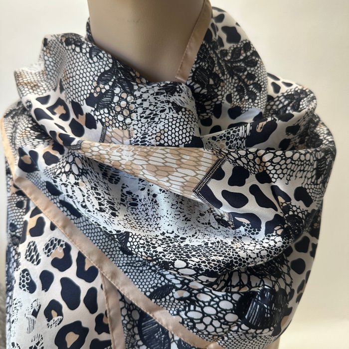 Jimmy Choo - Stole (Shawl) - Image 2
