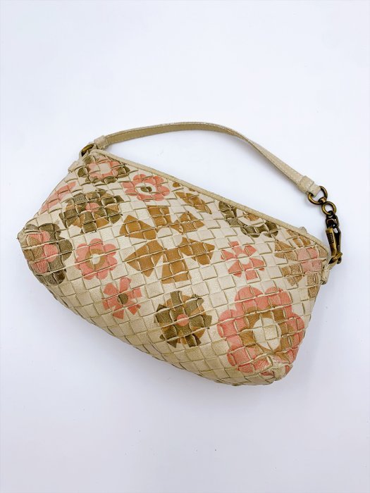 Bottega Veneta - Intrecciato floral wristlet - Shoulder bag