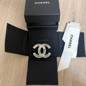 Chanel - Synthetic gemstone - Metal - Brooch