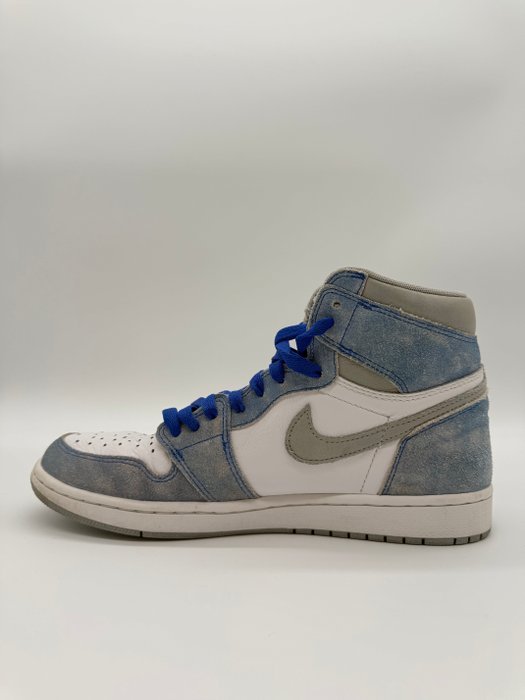 Nike - Nike Air Jordan 1 Retro High Hyper Royal Smoke Grey - Sneakers - Size: EU 43 - Image 2