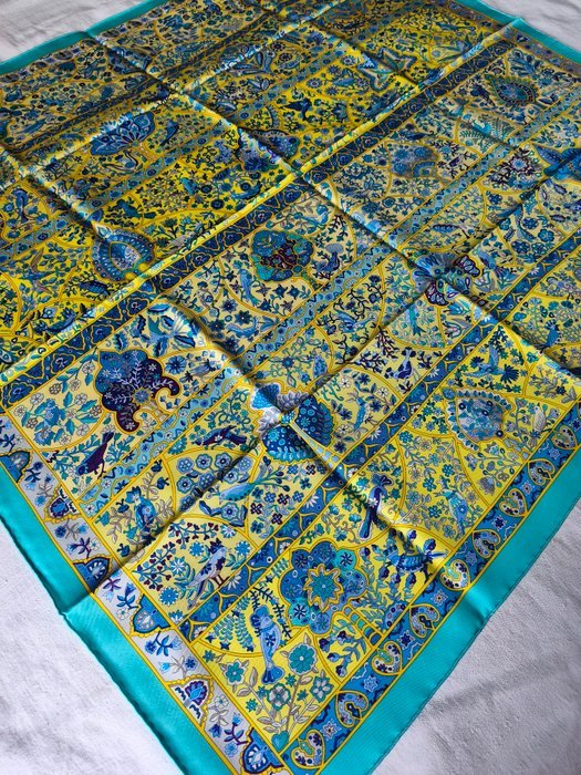 Hermès - AU PAYS DES OISEAUX-FLEURS by Christine Henry, recherché - Foulard - Image 6