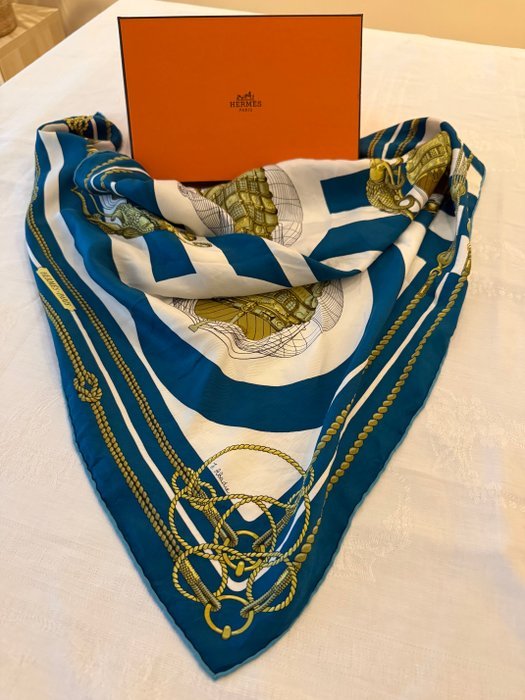 Hermès - Chateaux d'Arriere - Scarf - Image 4