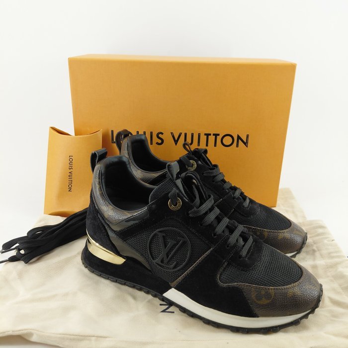 Louis Vuitton - Sneakers - Size: EU 37