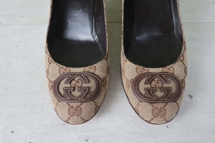 Gucci - GG Supreme Interlocking G Pumps - Pumps - Size: EU 39.5 - Image 2