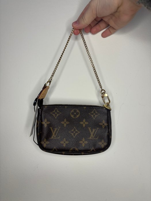 Louis Vuitton - Fashion accessories set